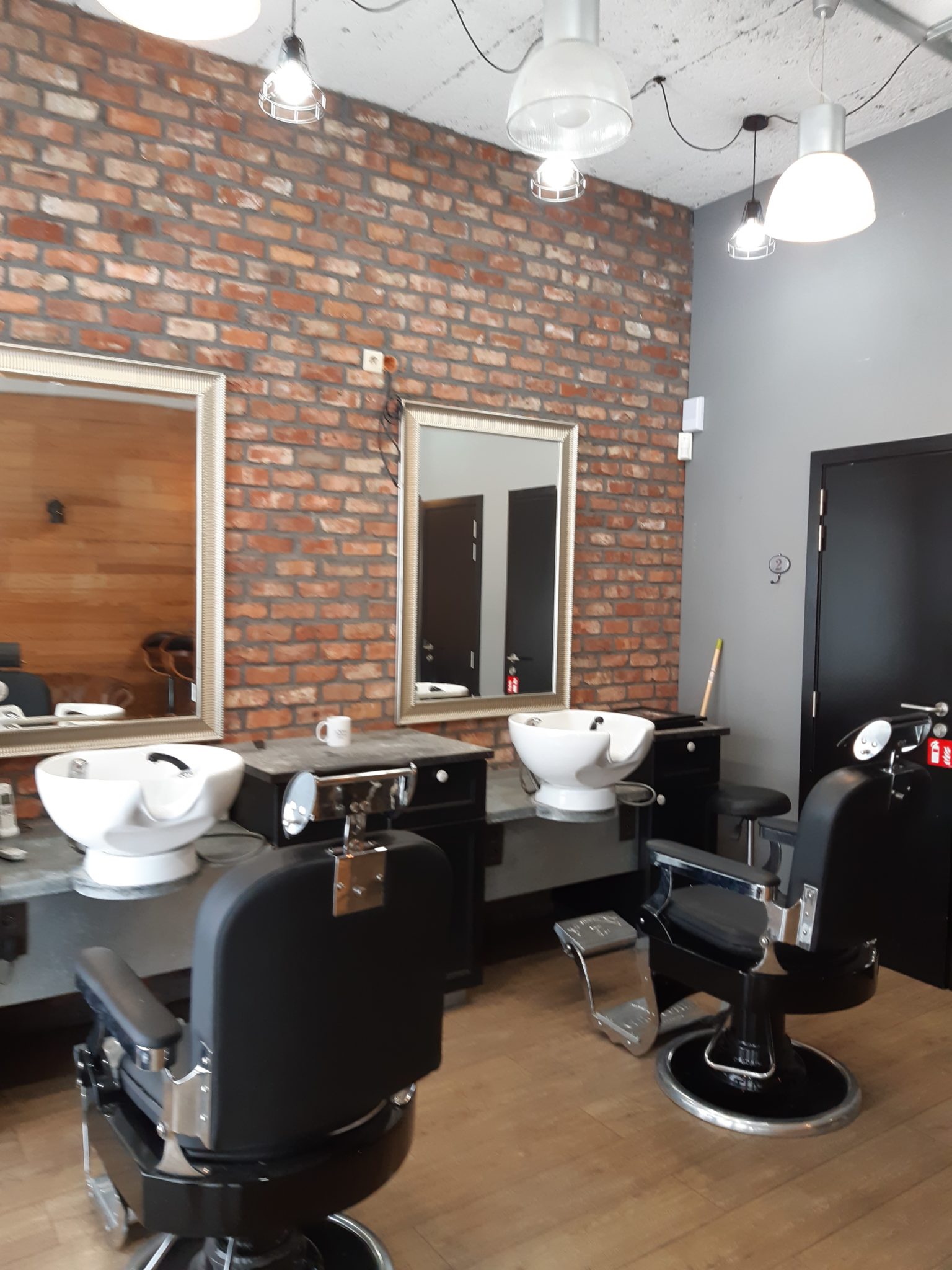 Magnifique Barber Shop Salon De Coiffure A Remettre Completement Equipe A Hognoul Awans Liege