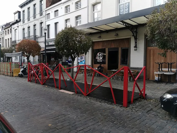 Ventes de parts de société détenant en location un immeuble de 1000m².