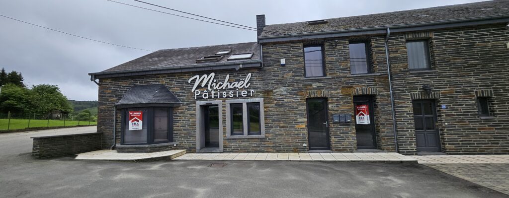 Boulangerie pâtisserie avec habitation dans un village touristique