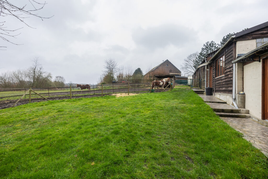 Ferme pour réceptions avec zones d'habitations à Manage